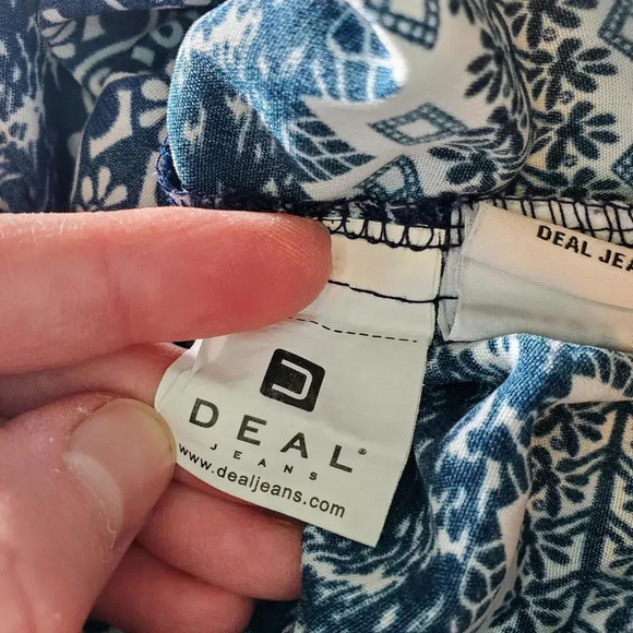 Deal Jeans Blue & White Women's Size Large Graphic Boho Pants - Picture 3 of 12